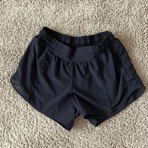 black lululemon hotty hot shorts